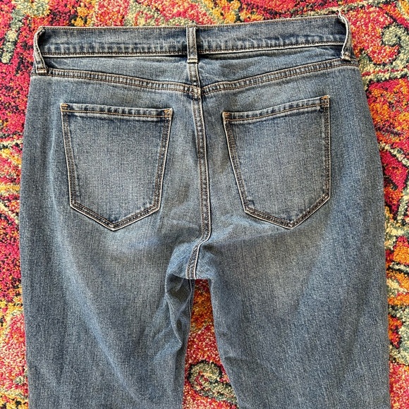 🔥Old Navy | Women's Medium Blue Distressed Mid-Rise Boyfriend Jeans raw hem sz 6 - Picture 4 of 16